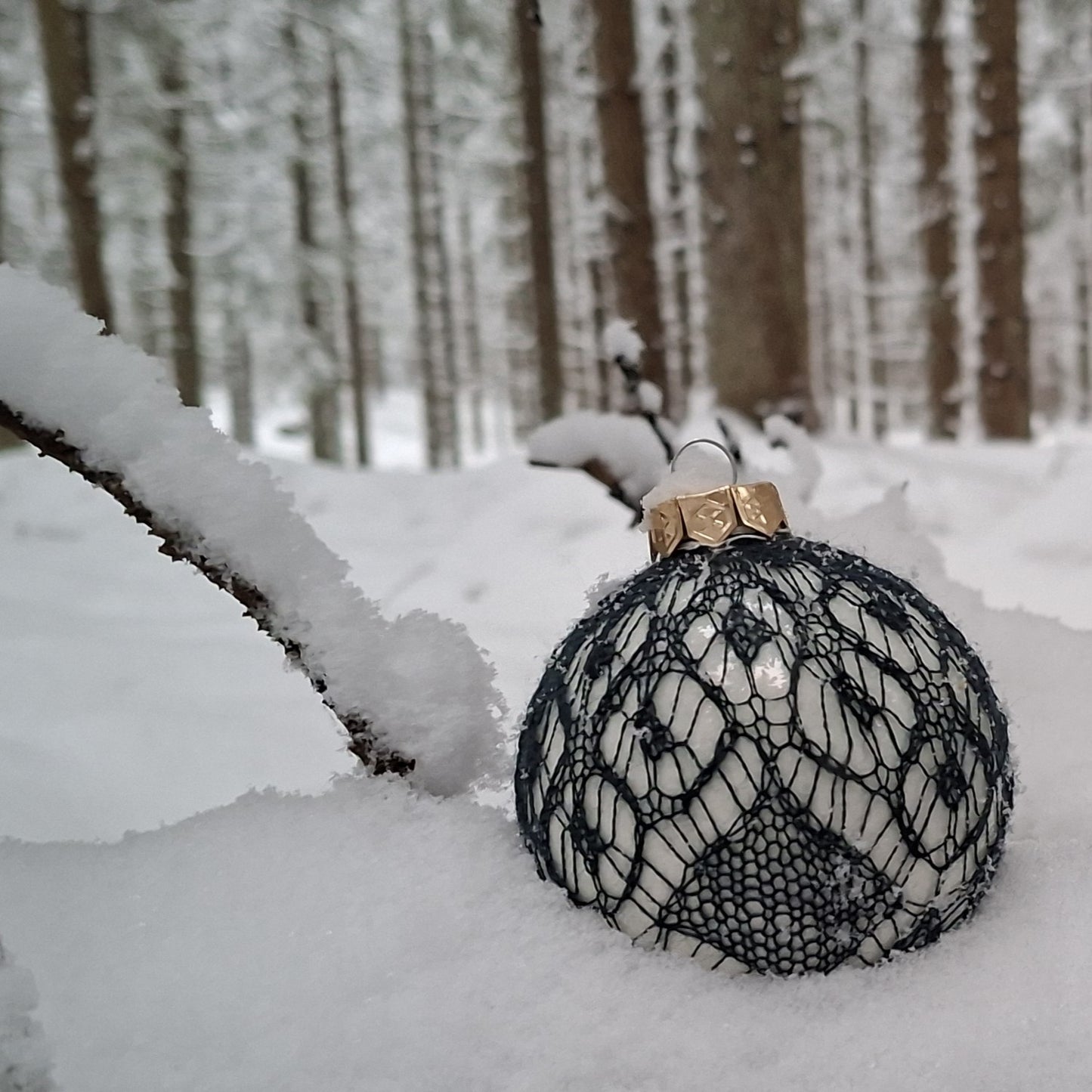 Fine Shetland Lace Magazine (PDF) Issue 2.2018 / A Lace Bauble