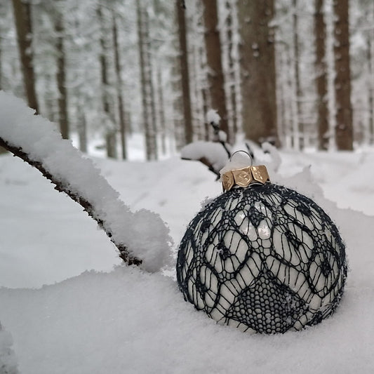 Fine Shetland Lace Magazine (PDF) Issue 2.2018 / A Lace Bauble