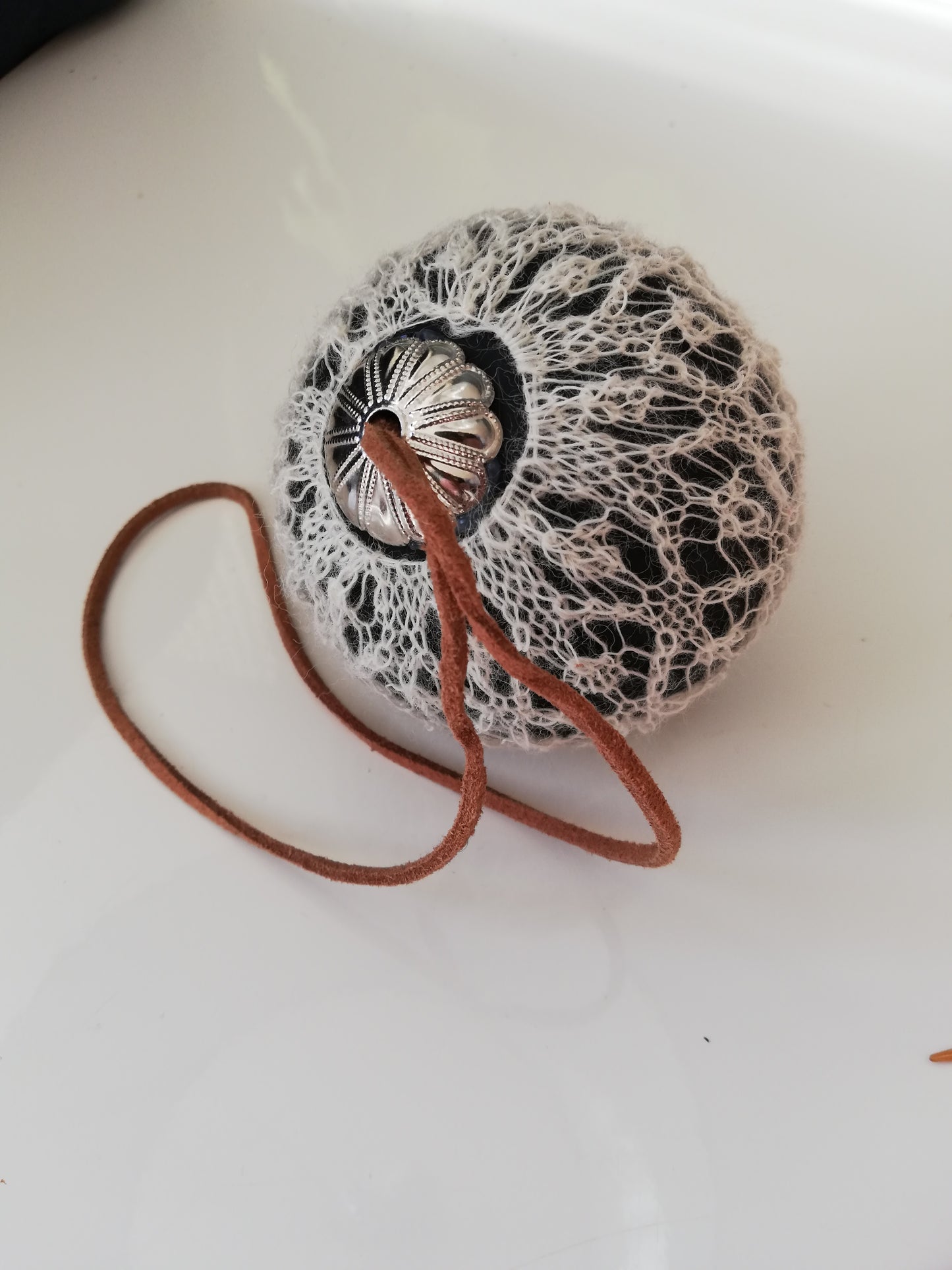 Fine Shetland Lace Magazine (PDF) Issue 2.2018 / A Lace Bauble