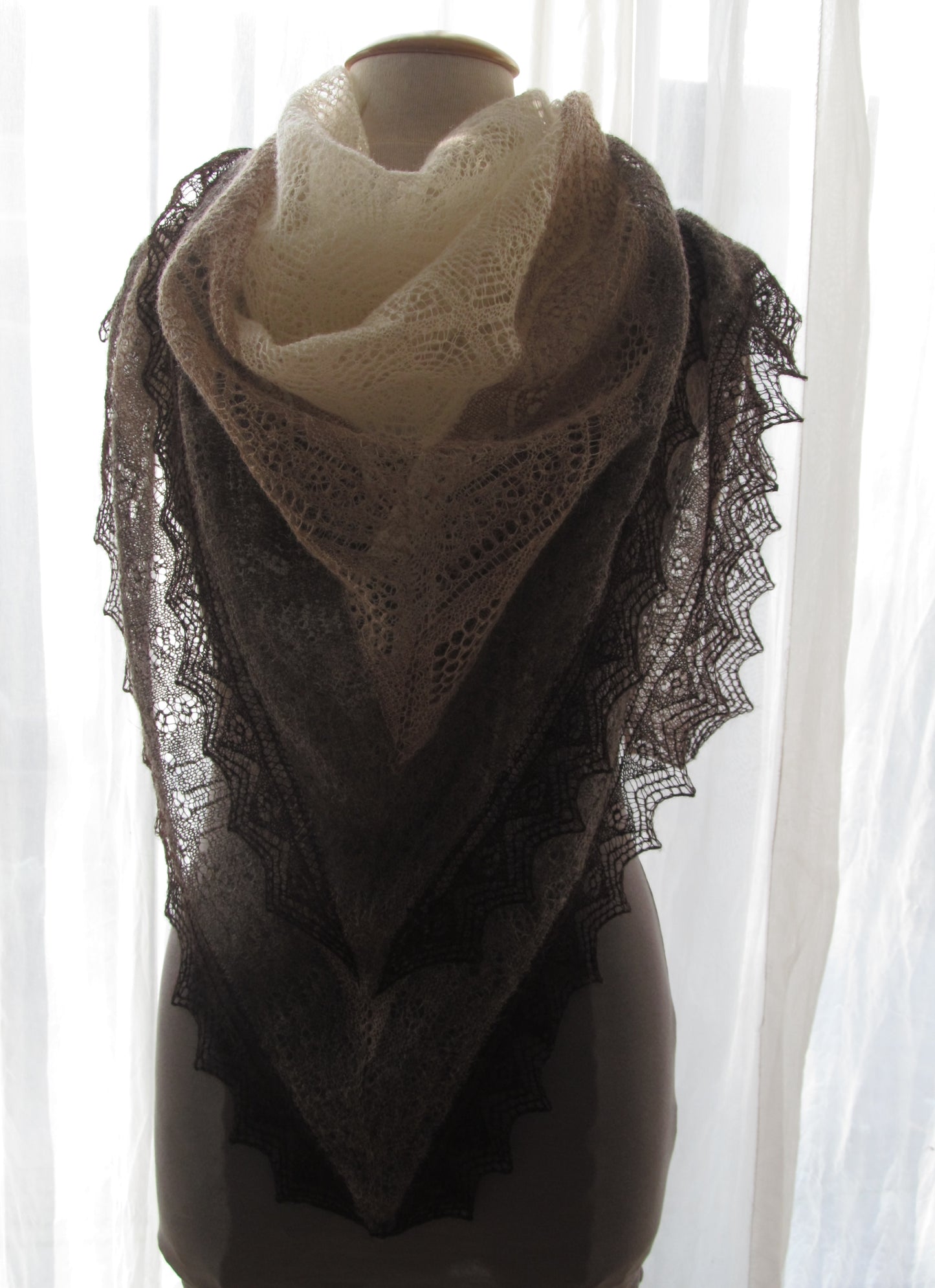 Fine Shetland Lace Magazine (PDF) ISSUE 1.2018 (no pattern included)